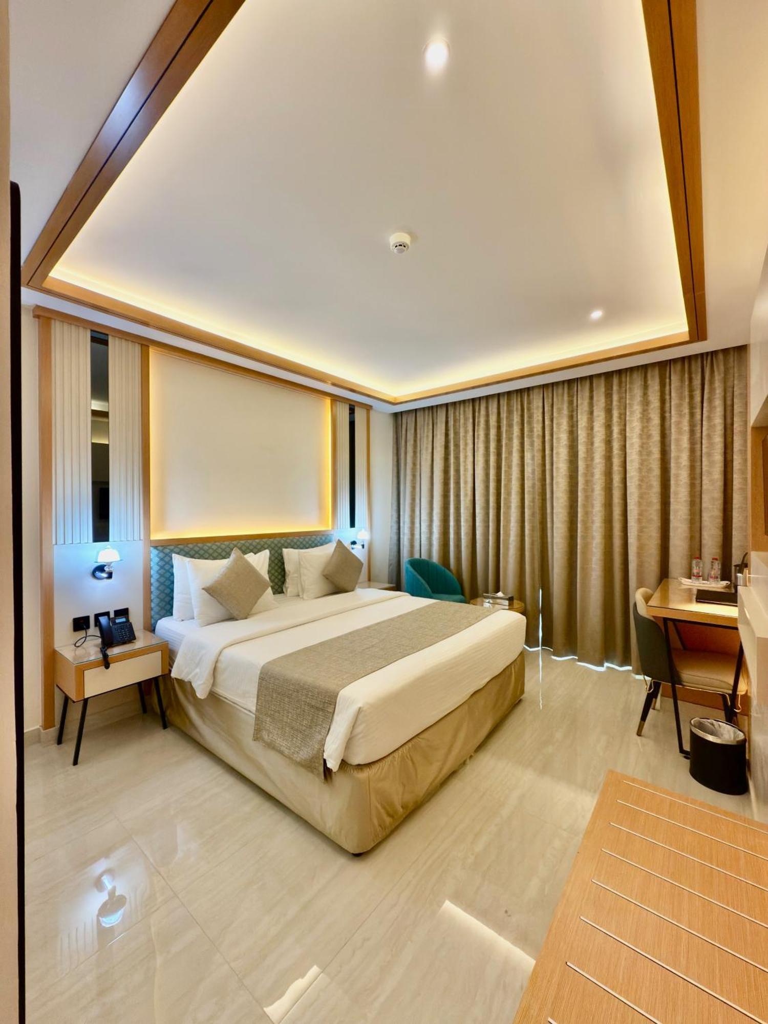Deluxe King Room